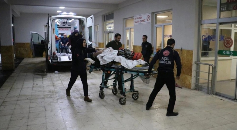 Sivas'ta minibüs devrildi: Ölü ve yaralılar var