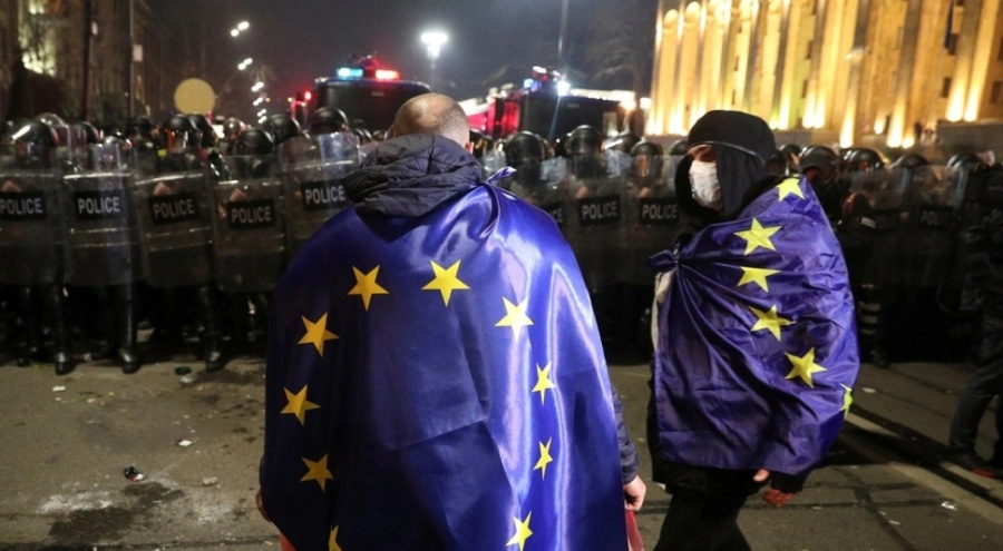 Avrupa Parlamentosu milletvekilleri: Fransa'daki polis şiddetini durdurun