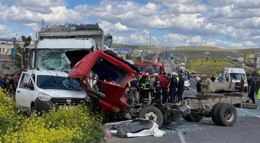 Şanlıurfa'da zincirleme kazada 2 kişi hayatını kaybetti