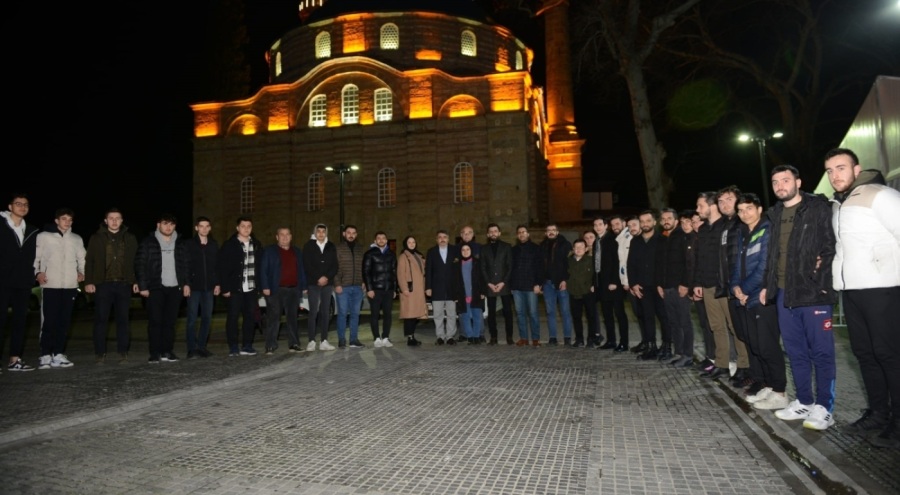 Bursa Yıldırım Belediye Başkanı gençlerle bir araya geldi
