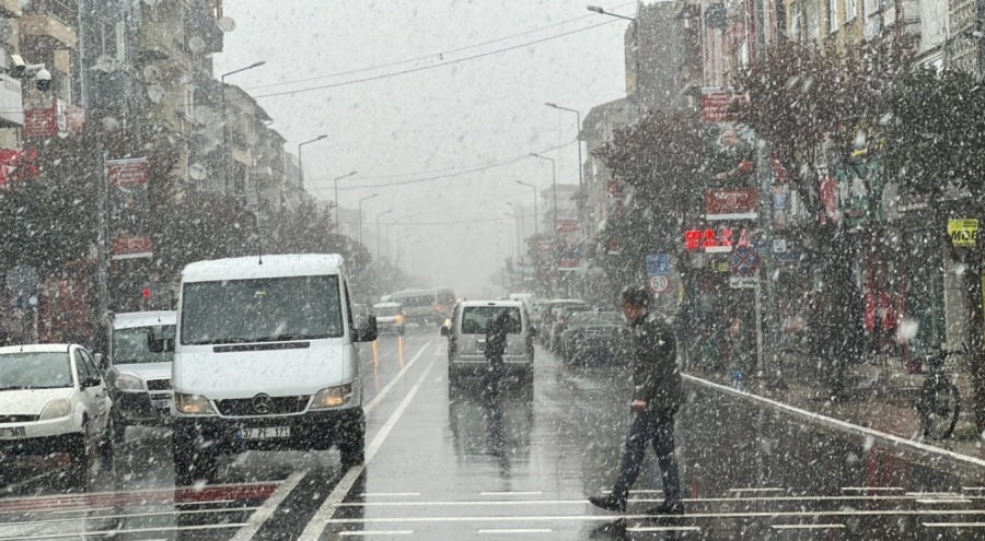 Düzce'de kar yağışı etkili oluyor