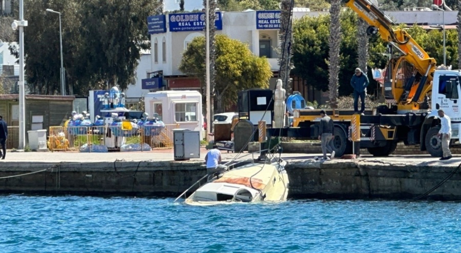 Bodrum'da motoryat battı