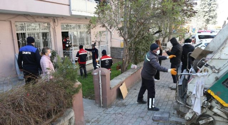 Çöp evden 5 kamyon çöp çıktı