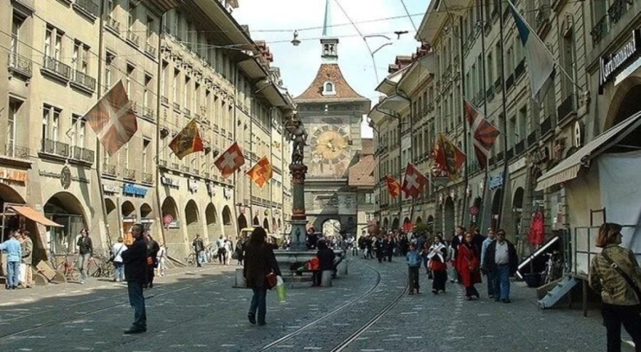 İsviçre'de 4 bankacıya "Putin'in cüzdanına" yardım cezası verildi