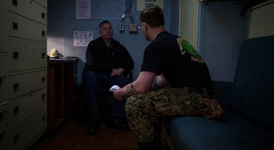 ABD donanmasında intiharları önlemek için papaz önlemi