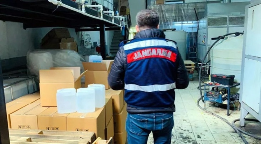 İzmir'de sahte içki operasyonu