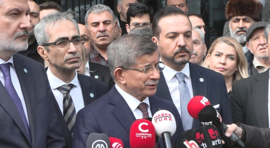 Davutoğlu'ndan Akşener'e geçmiş olsun ziyareti