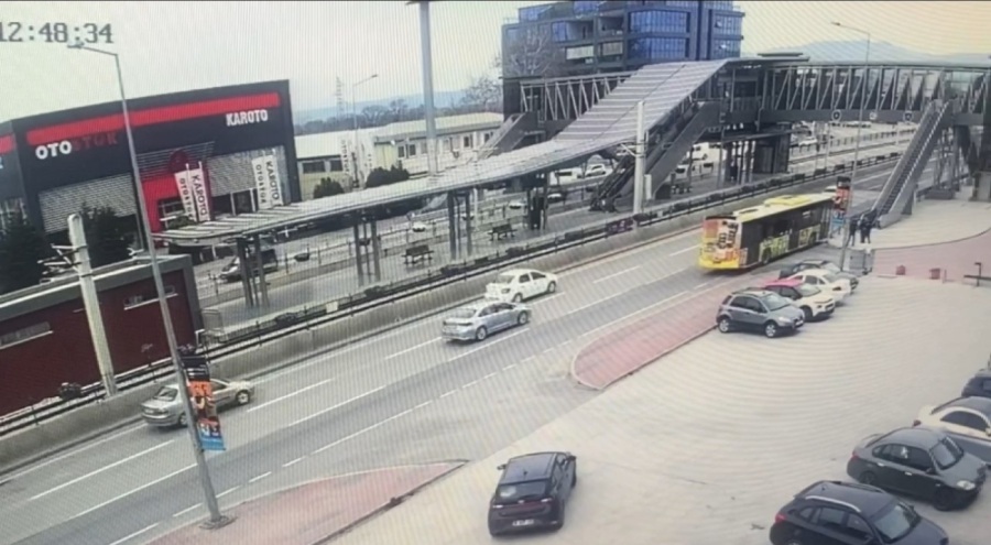 Bursa'da 5 kişinin yaralandığı otobüs kazasından yeni görüntüler
