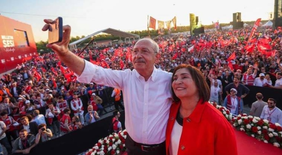 Selvi Kılıçdaroğlu "Son zamanlarda en çok sevdiğim fotoğraflarımızdan biri" diyerek paylaştı