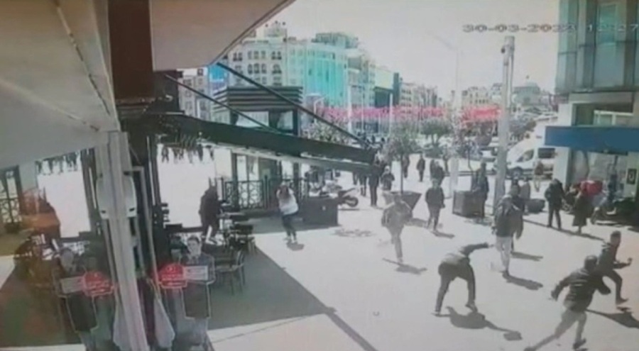 Taksim Meydanı'nda turist kadına şok! Esnaf olaya müdahale etti