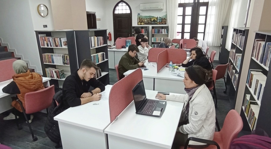 Bursa Demiryolu İşletme Binası gençlerin oldu