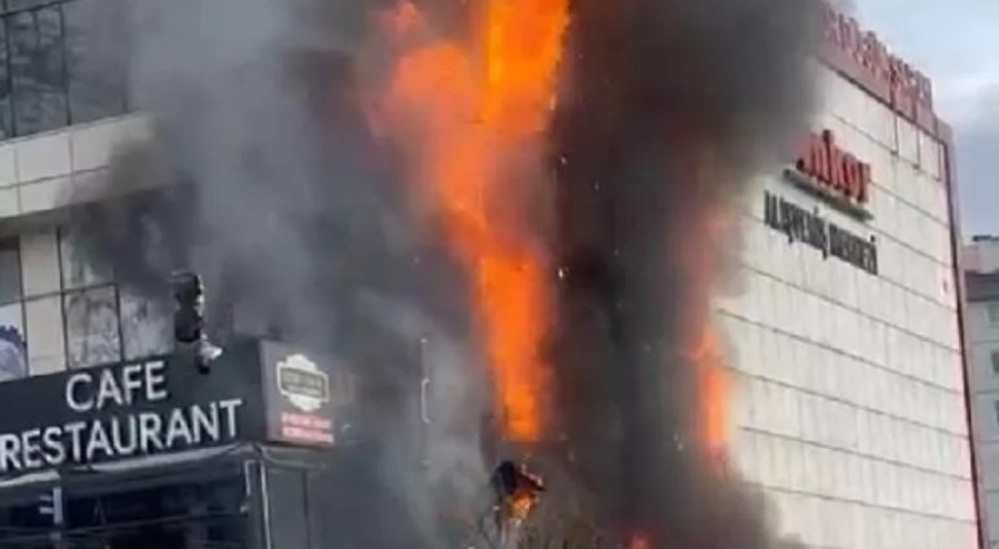 Ankara'da AVM'de çıkan yangın paniğe sebep oldu