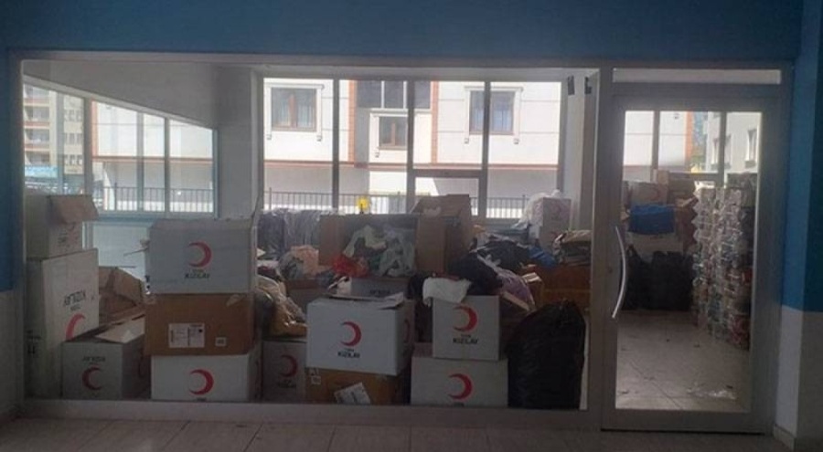 Kızılay'a bağışlanan yardım kolileri 'cemaatin yurdundan çıktı' iddiası