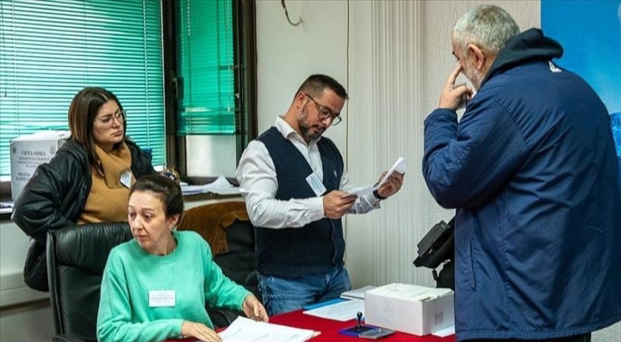 Karadağ'da halk sandığa gitti