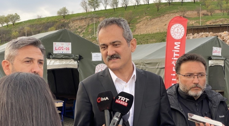 Milli Eğitim Bakanı Mahmut Özer, çadır sınıfları inceledi