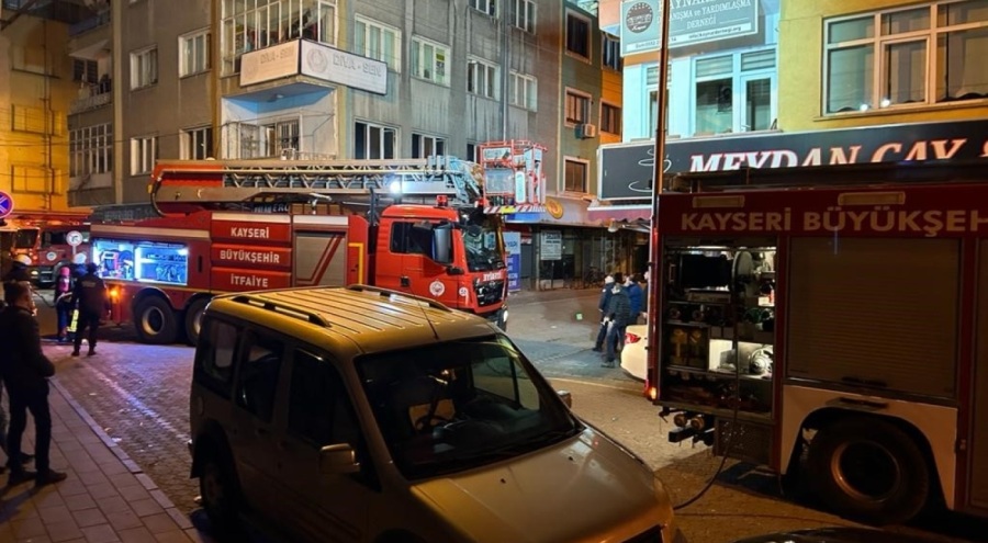 3 katlı binada yangın