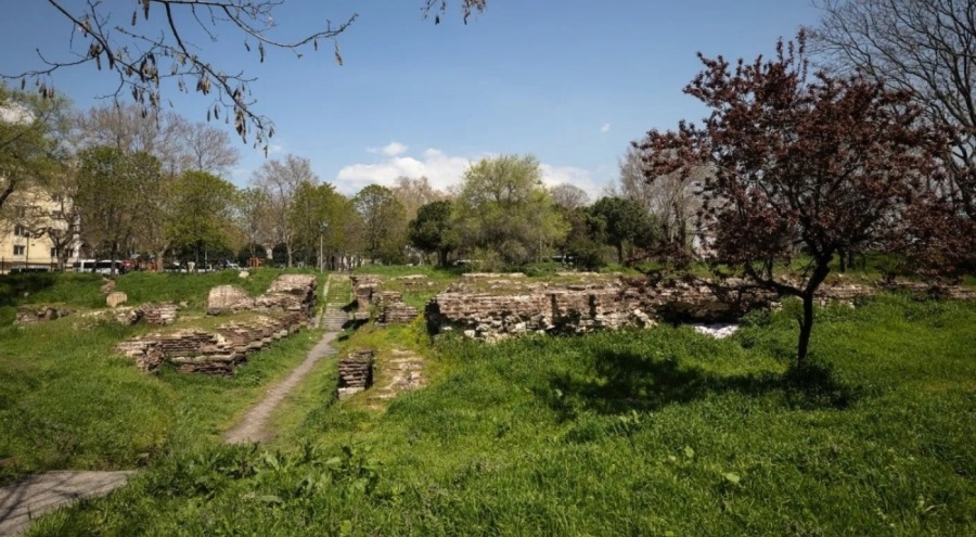 Ekipler İstanbul'un göbeğinde roma dönemine ait heykel buldu