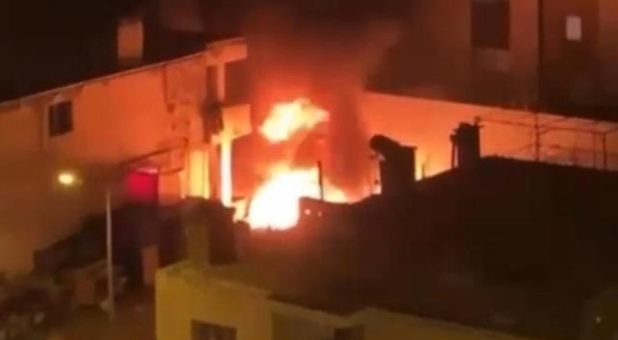 Mersin'de iş yeri alev aldı