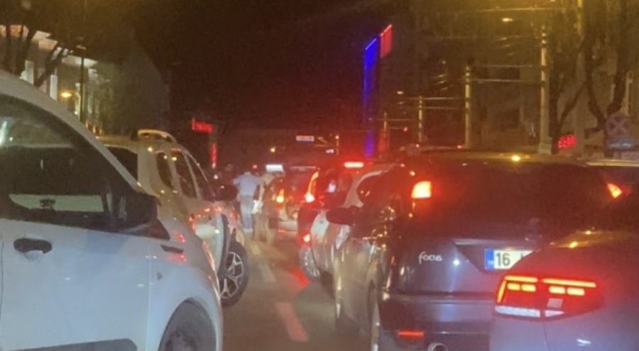 Bursa'da asker konvoyu trafiği durdurdu