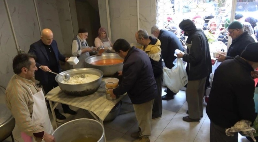 İftar yemeği dağıtımı vasiyeti 33 yıldır devam ediyor