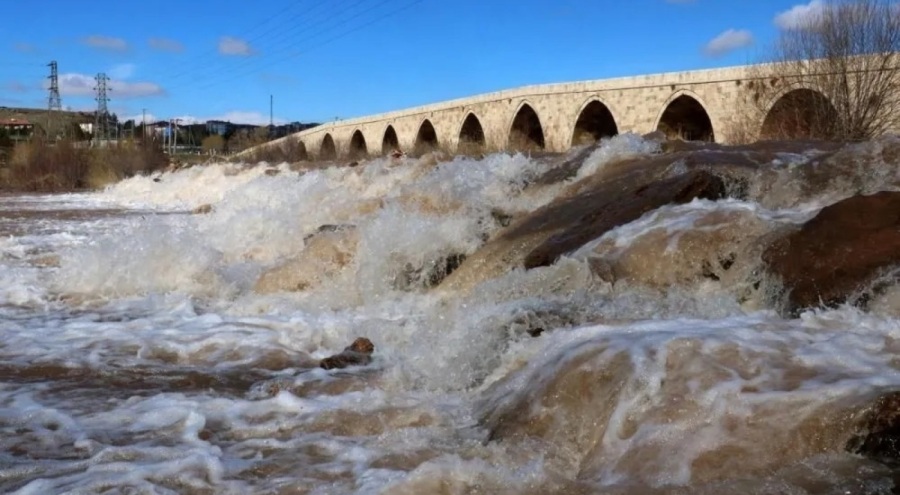 Yağışlar sebebiyle Kızılırmak coştu!