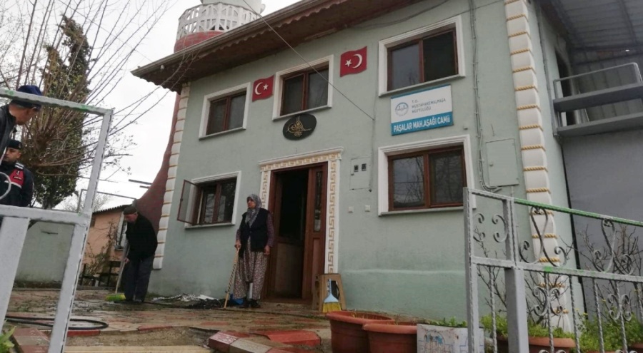 Bursa'da tarihi camide yangın! Kül olmaktan son anda kurtuldu