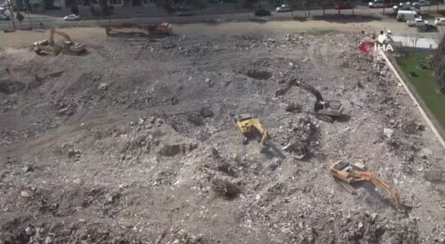 Galeria İş Merkezi'nden 12 bin ton moloz çıkartıldı