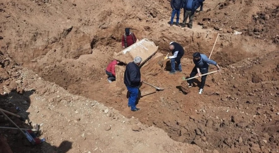 Bina temeli kazısında antik döneme ait lahit bulundu
