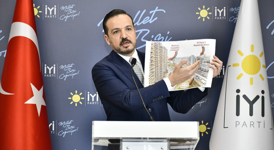 İYİ Parti Sözcüsü'nden seccade açıklaması