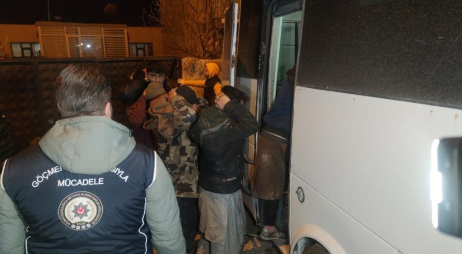 Tandır evinde 20 düzensiz göçmen yakalandı