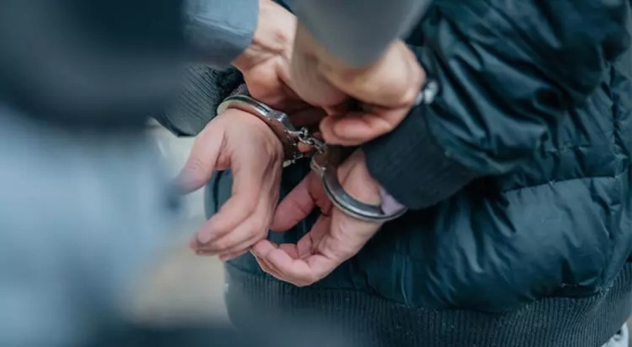 Baraj inşaatı şantiyesindeki kumu satarken yakayı ele verdi