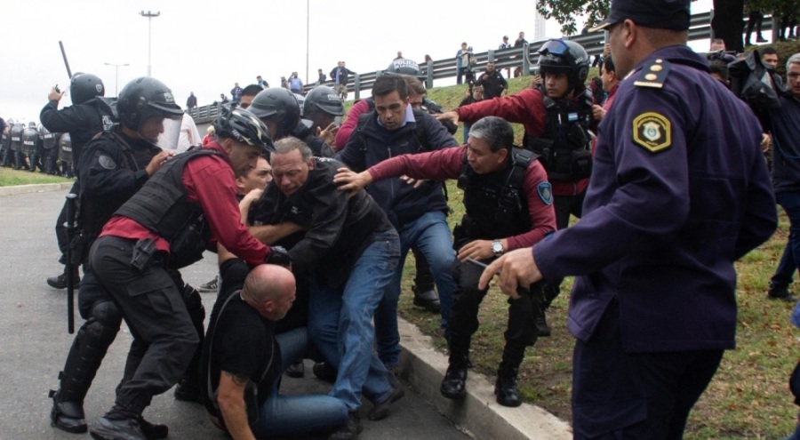 Arjantin'de şoförlerden bakana saldırı