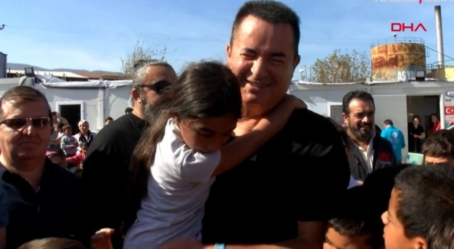 Acun Ilıcalı depremzede çocuklarla buluştu