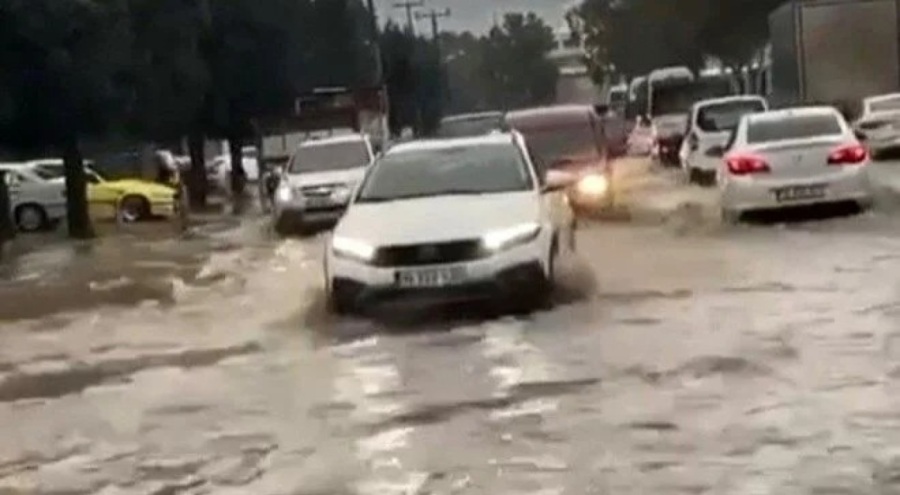 İzmir'de sağanak etkisini gösterdi