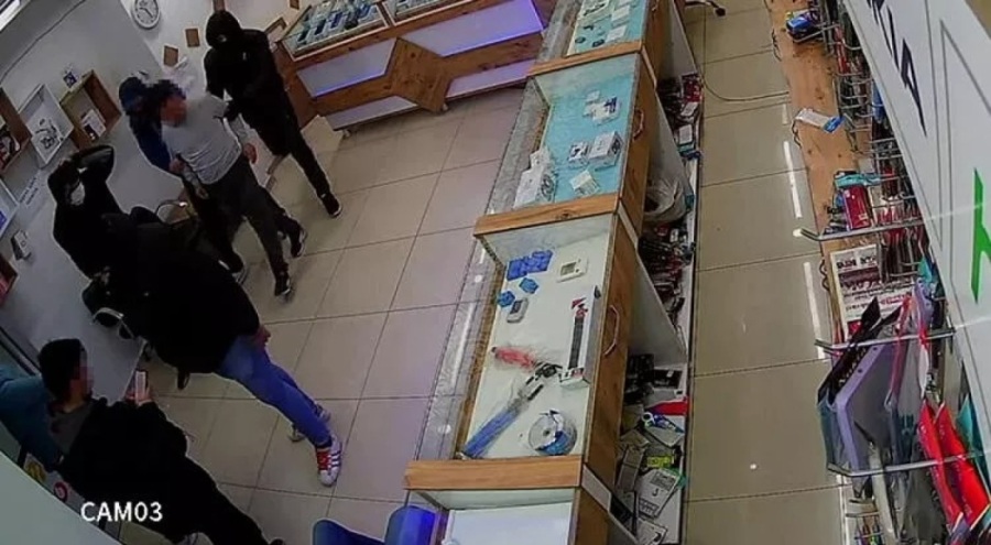 Şaka gibi olay! Yanlış kişiyi kaçırdılar, getirip geri bıraktılar