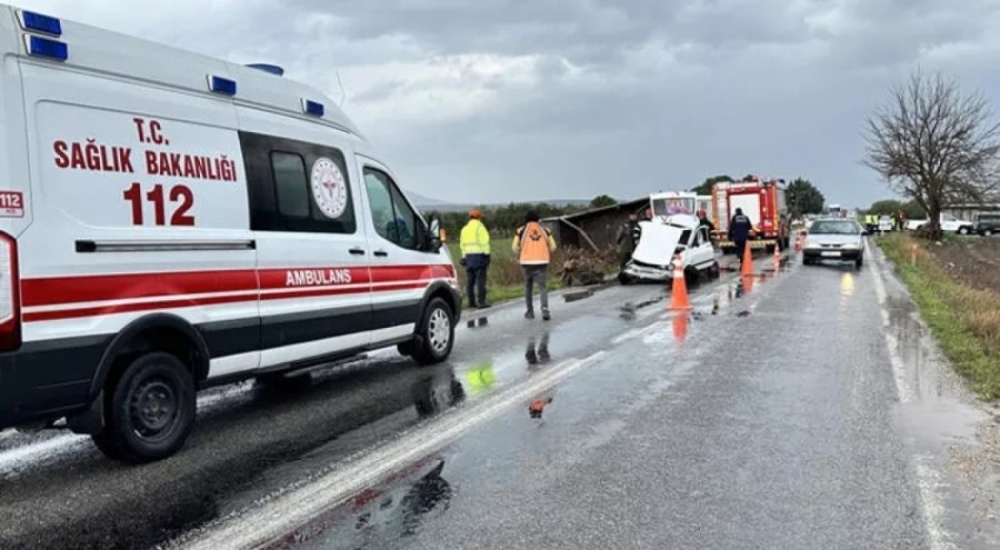 Manisa'da feci kaza: 2 kişi yaşamını yitirdi