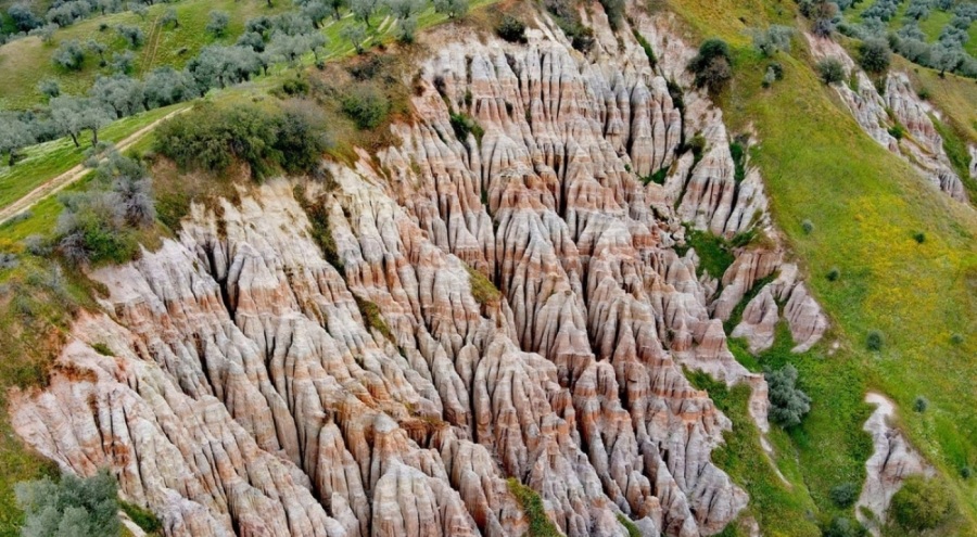 Burası Kapadokya değil! Peri bacaları görenleri mest ediyor