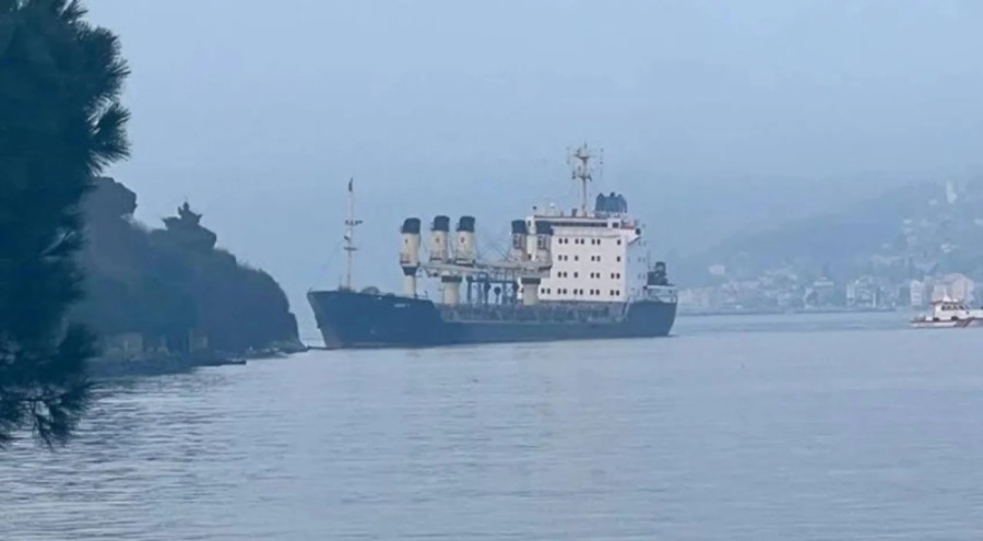 Antalya açıklarında ticari gemi battı