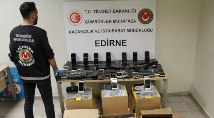 Kapıkule Gümrük Kapısı'nda  6 bin telefon ekranı ele geçirildi