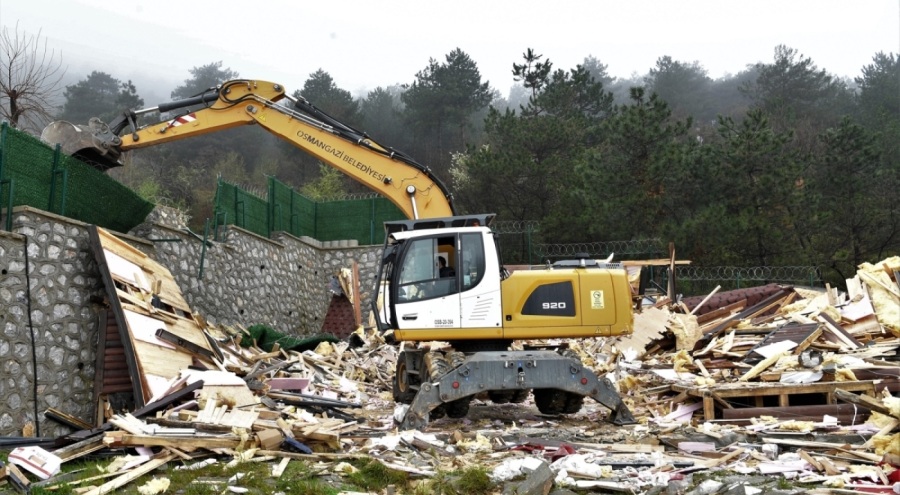 Bursa Uludağ Yolu'ndaki kaçak villa yıkıldı
