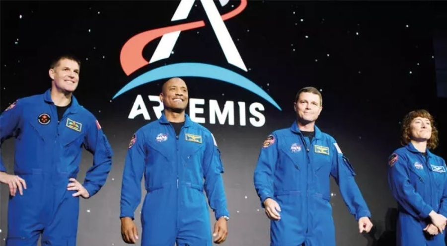 NASA Ay'a yapılacak yolculuk için gidecek astronotları açıkladı