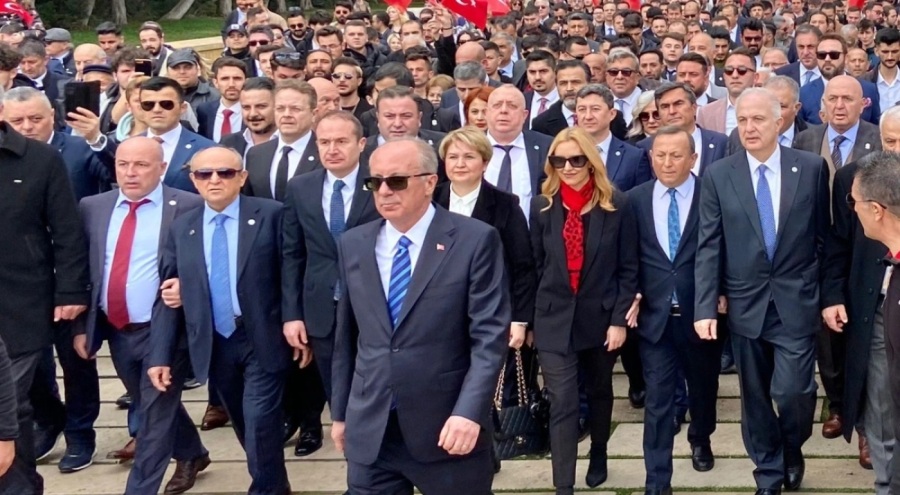 Muharrem İnce Anıtkabir'i ziyaret etti