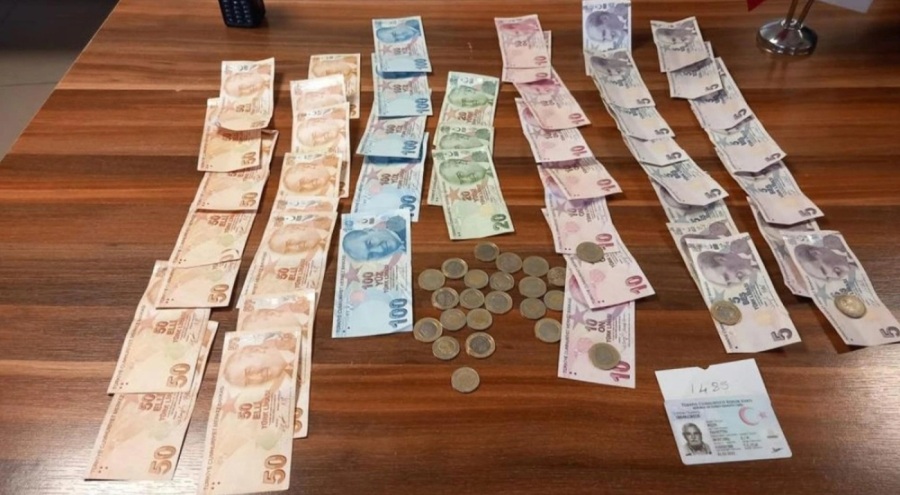 Adana'da 3 saat dilenen şahsın üstünden bin 385 lira çıktı