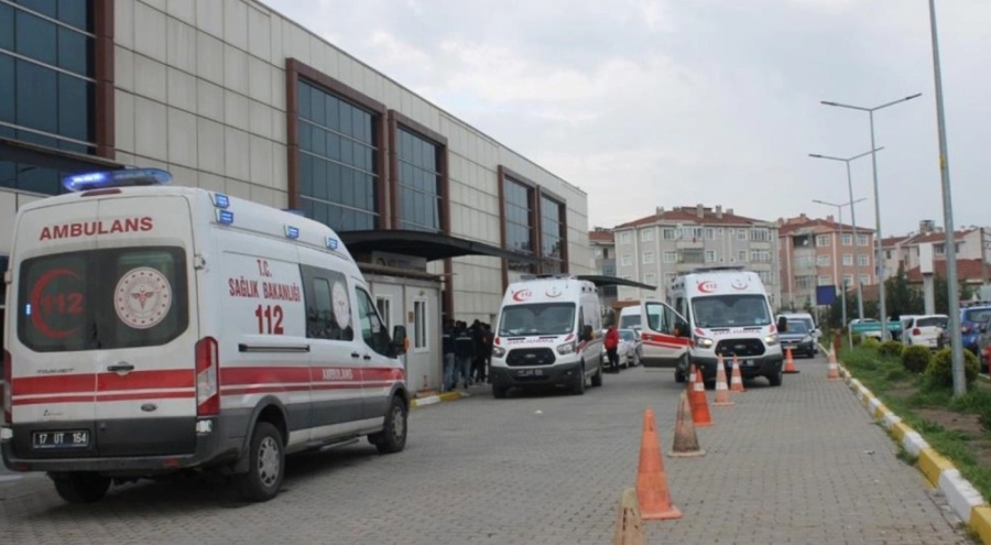 Çanakkale'de işçi servisi devrildi: 17 yaralı