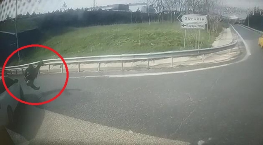 Bursa'da 'Dur' ihtarına uymadı: Otomobiliyle polise çarptı!