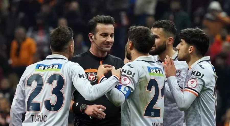 Emre Belözoğlu'nun yardımcısı: Maçtan sonra özür diledi