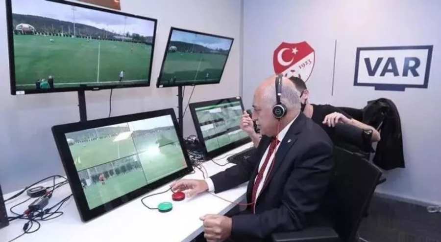 Eski futbolcudan TFF'ye: VAR hakemi eski futbolculardan seçilmeli