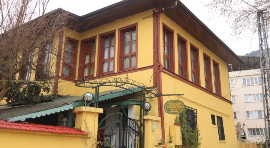 Bursa'da evin içindeki Tezveren Dede Türbesi Ramazan'da ilgi odağı