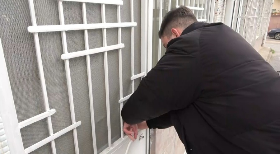 Bursa'da kiracısının bırakıp kaçtığı evinde büyü buldu