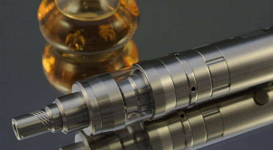 Elektronik sigara kullanan gencin 4 kez akciğerleri söndü